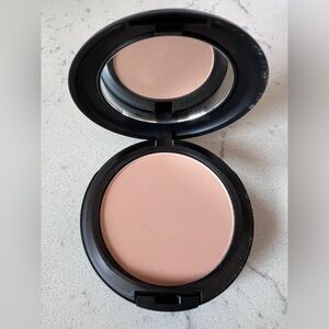 MAC Studio Fix powder plus foundation